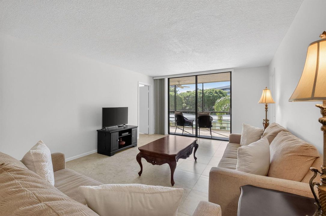 555 Banyan Tree 307 Living Room