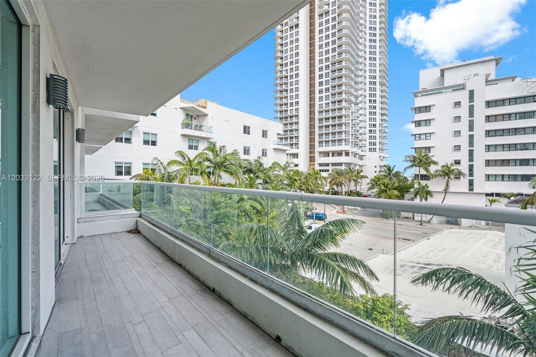 For Rent: $2,800 (1 beds, 1 baths, 790 Square Feet)