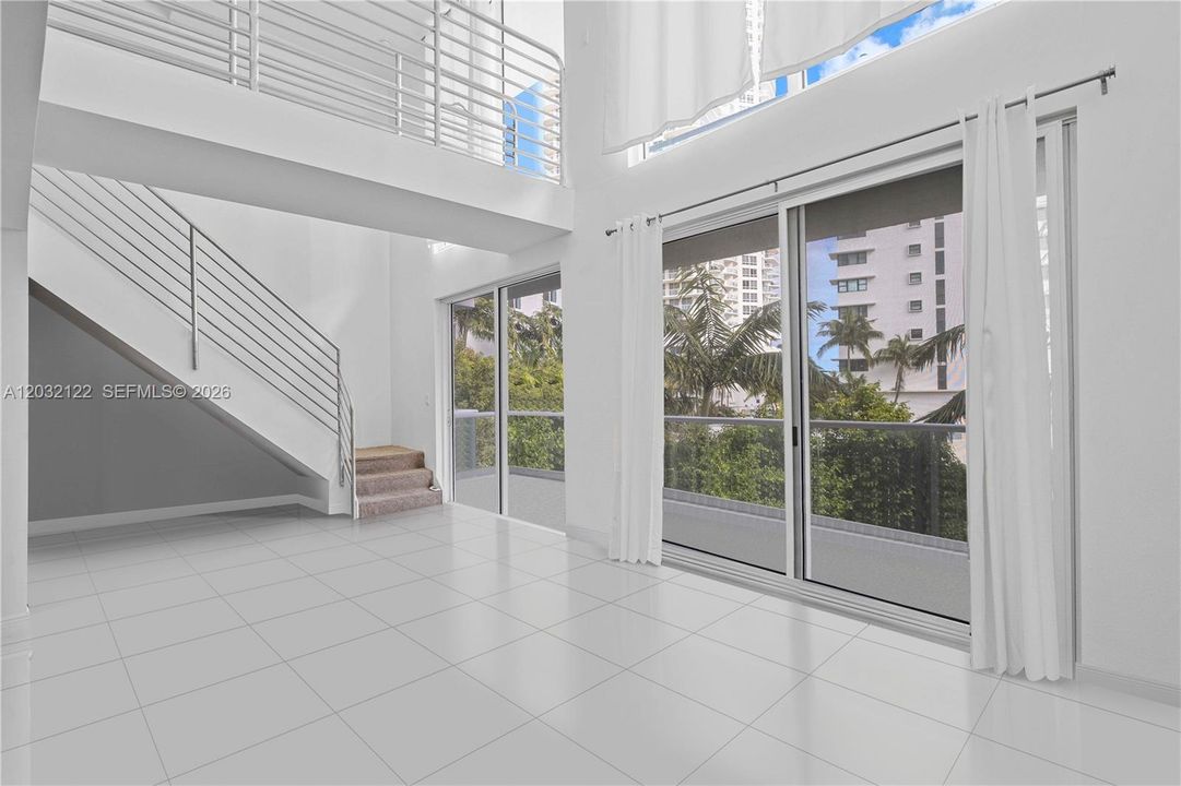 For Rent: $2,800 (1 beds, 1 baths, 790 Square Feet)