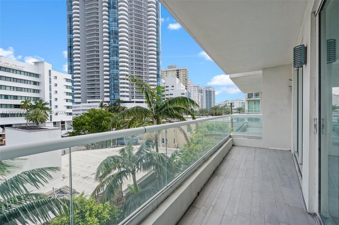 For Rent: $2,800 (1 beds, 1 baths, 790 Square Feet)