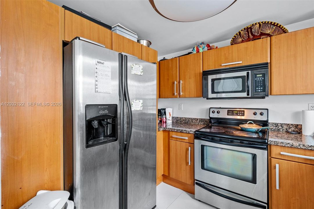 For Rent: $2,800 (1 beds, 1 baths, 790 Square Feet)