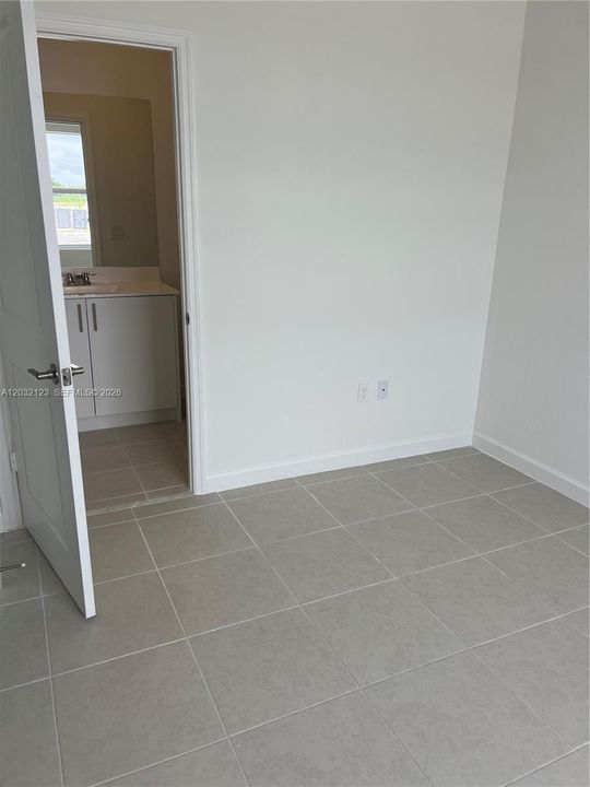 В аренду: $2,650 (3 спален, 3 ванн, 1330 Квадратных фут)