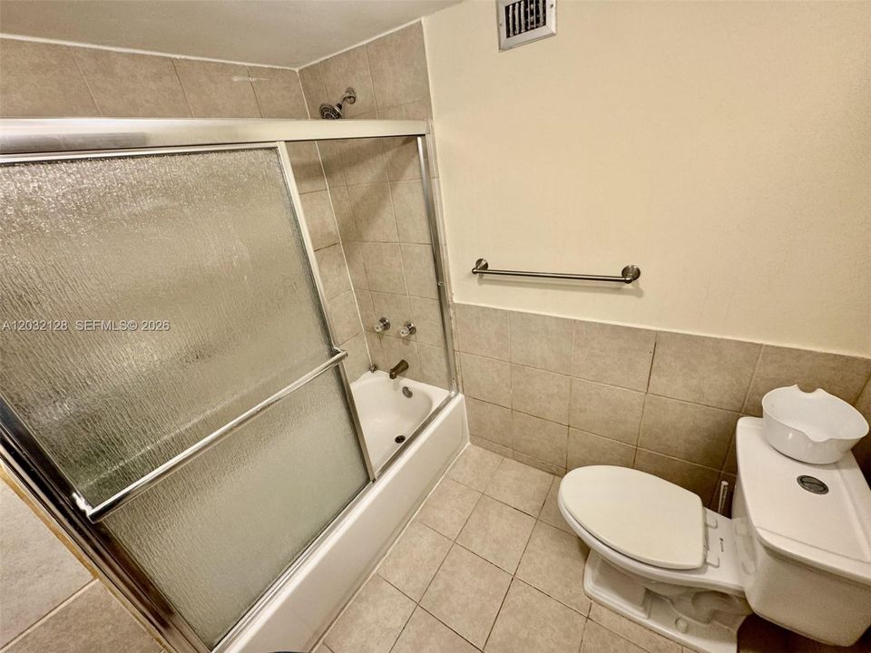 For Sale: $198,000 (1 beds, 1 baths, 855 Square Feet)