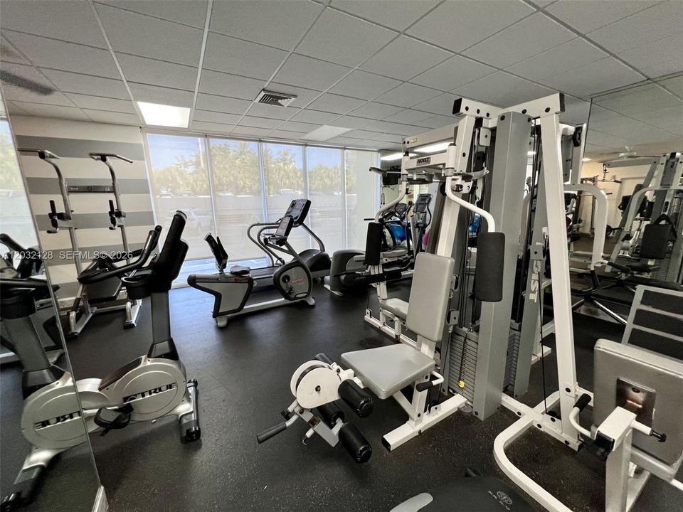 For Sale: $198,000 (1 beds, 1 baths, 855 Square Feet)
