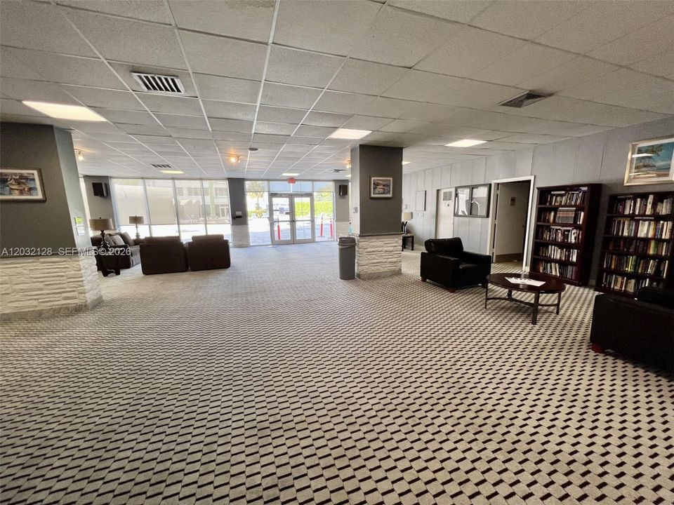 For Sale: $198,000 (1 beds, 1 baths, 855 Square Feet)