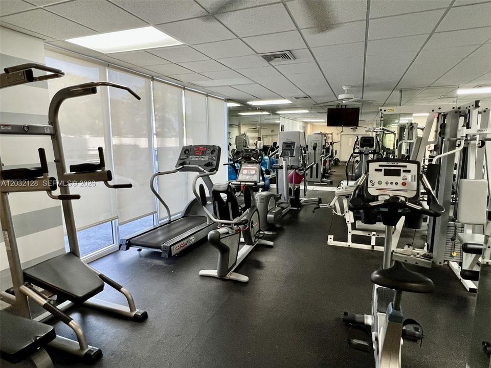 For Sale: $198,000 (1 beds, 1 baths, 855 Square Feet)