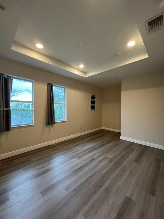 For Sale: $429,000 (4 beds, 2 baths, 1904 Square Feet)