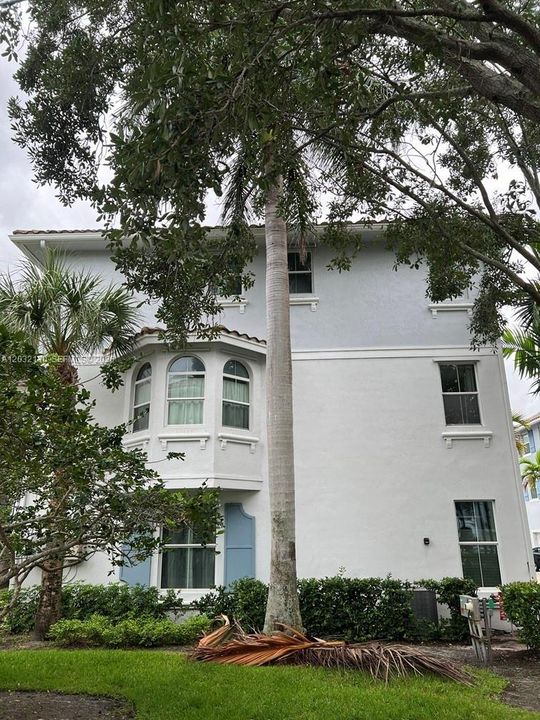 For Sale: $429,000 (4 beds, 2 baths, 1904 Square Feet)