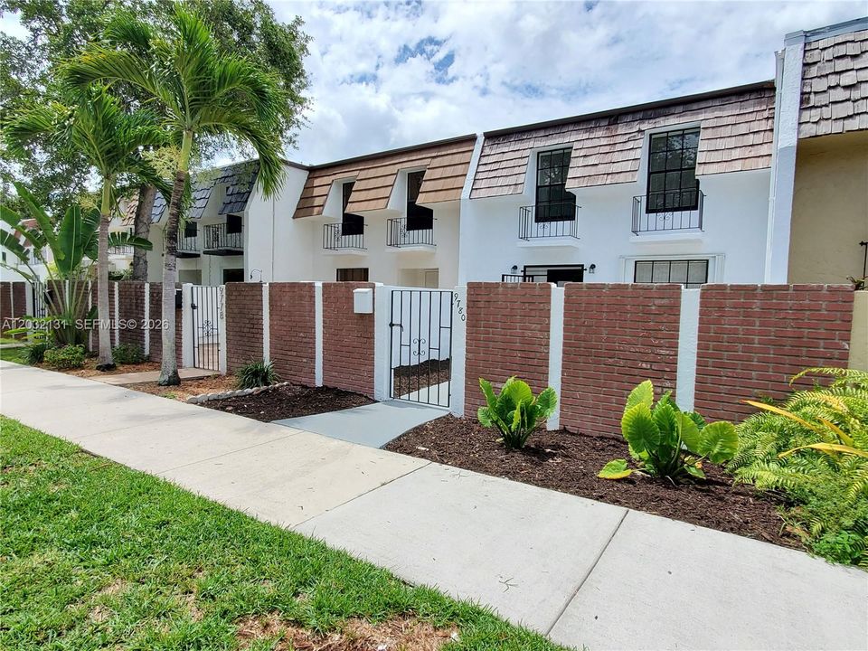For Rent: $3,295 (3 beds, 2 baths, 1630 Square Feet)
