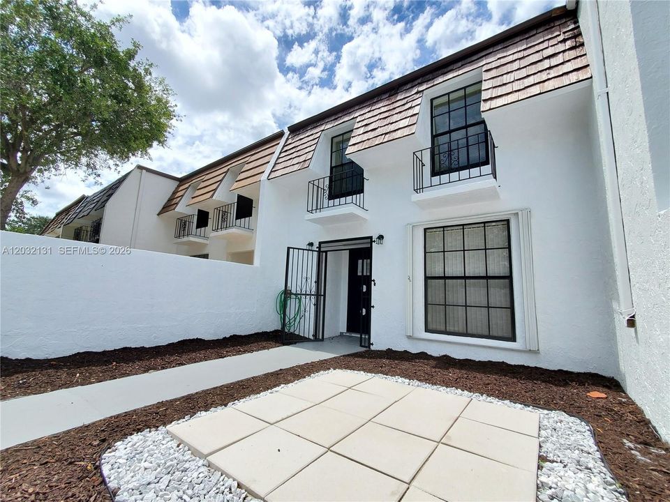 For Rent: $3,295 (3 beds, 2 baths, 1630 Square Feet)
