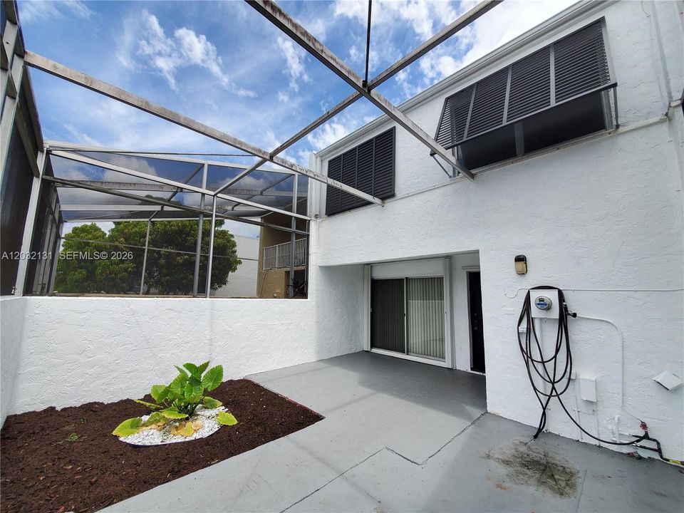 For Rent: $3,295 (3 beds, 2 baths, 1630 Square Feet)