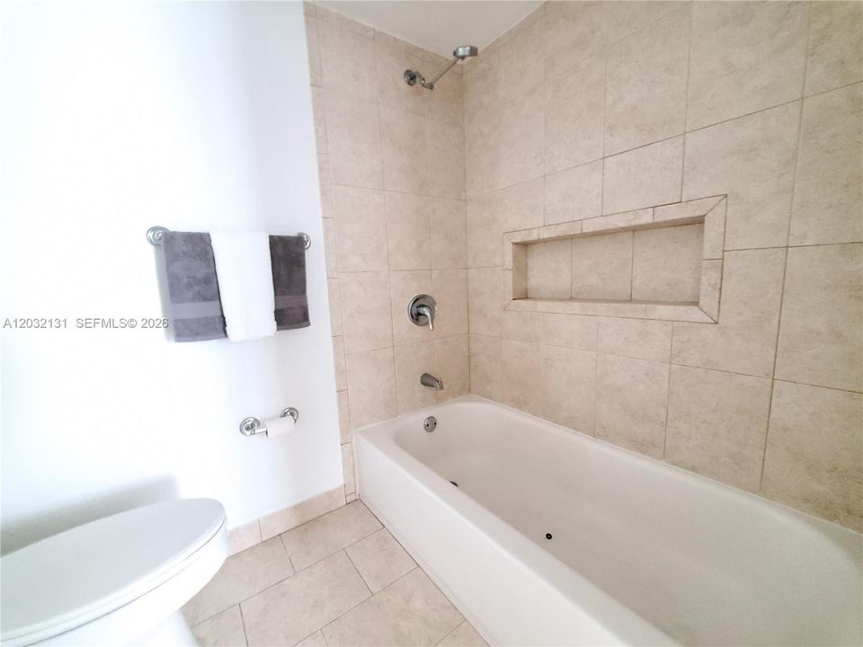 For Rent: $3,295 (3 beds, 2 baths, 1630 Square Feet)