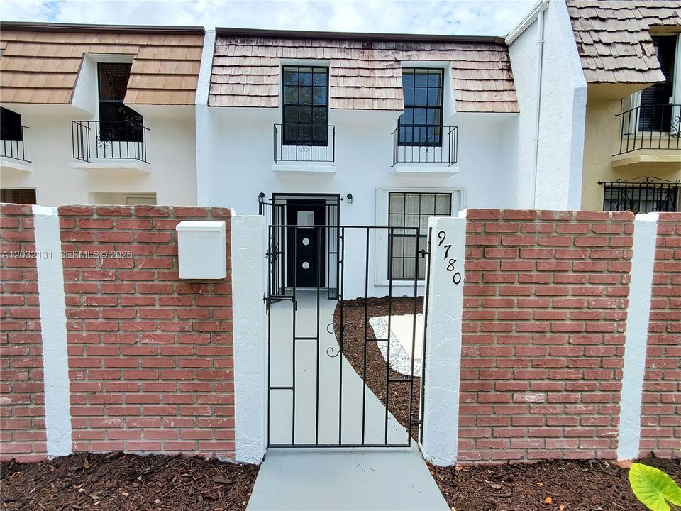 For Rent: $3,295 (3 beds, 2 baths, 1630 Square Feet)