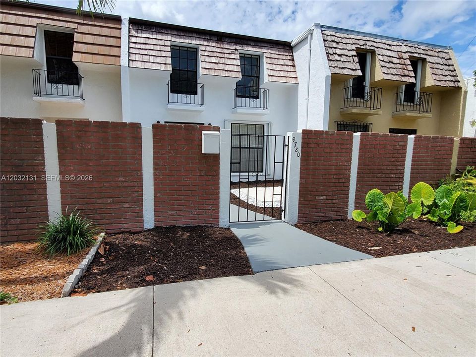 For Rent: $3,295 (3 beds, 2 baths, 1630 Square Feet)