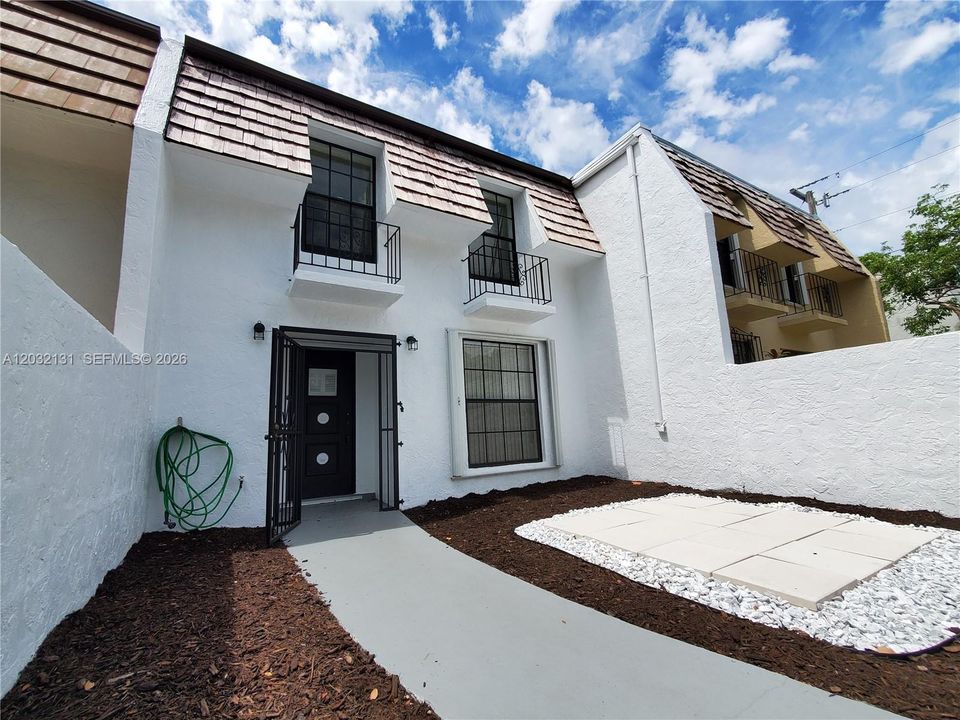 For Rent: $3,295 (3 beds, 2 baths, 1630 Square Feet)