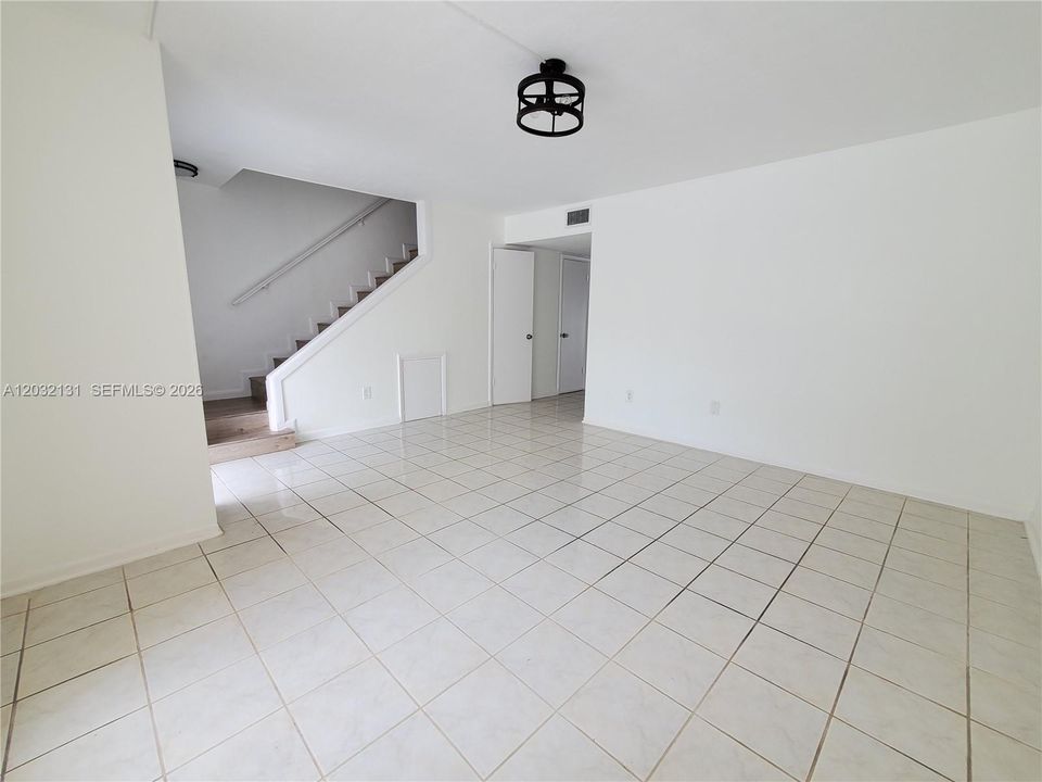 For Rent: $3,295 (3 beds, 2 baths, 1630 Square Feet)