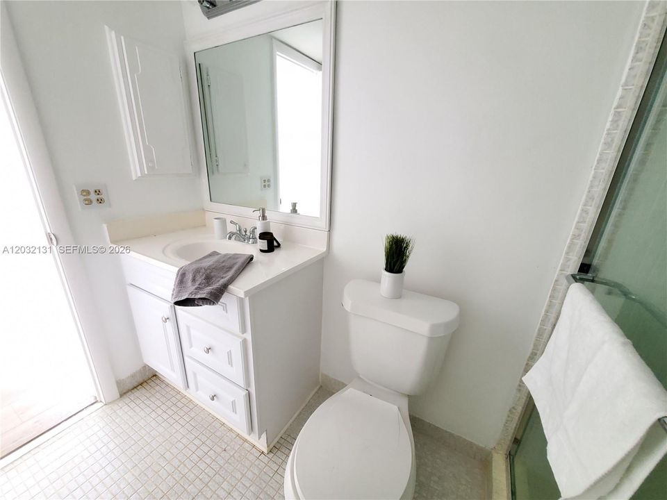 For Rent: $3,295 (3 beds, 2 baths, 1630 Square Feet)