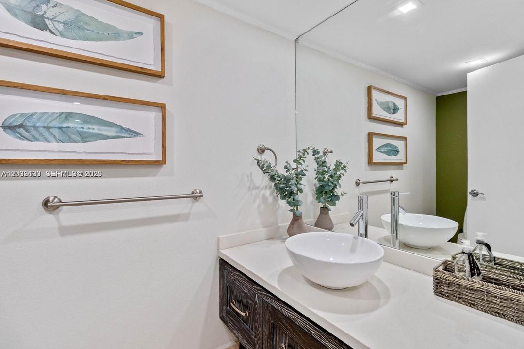 For Sale: $1,100,000 (2 beds, 2 baths, 1747 Square Feet)