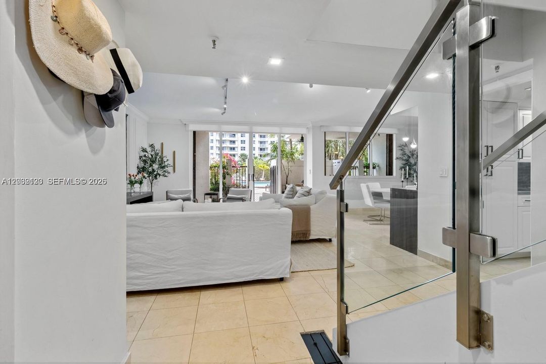 For Sale: $1,100,000 (2 beds, 2 baths, 1747 Square Feet)