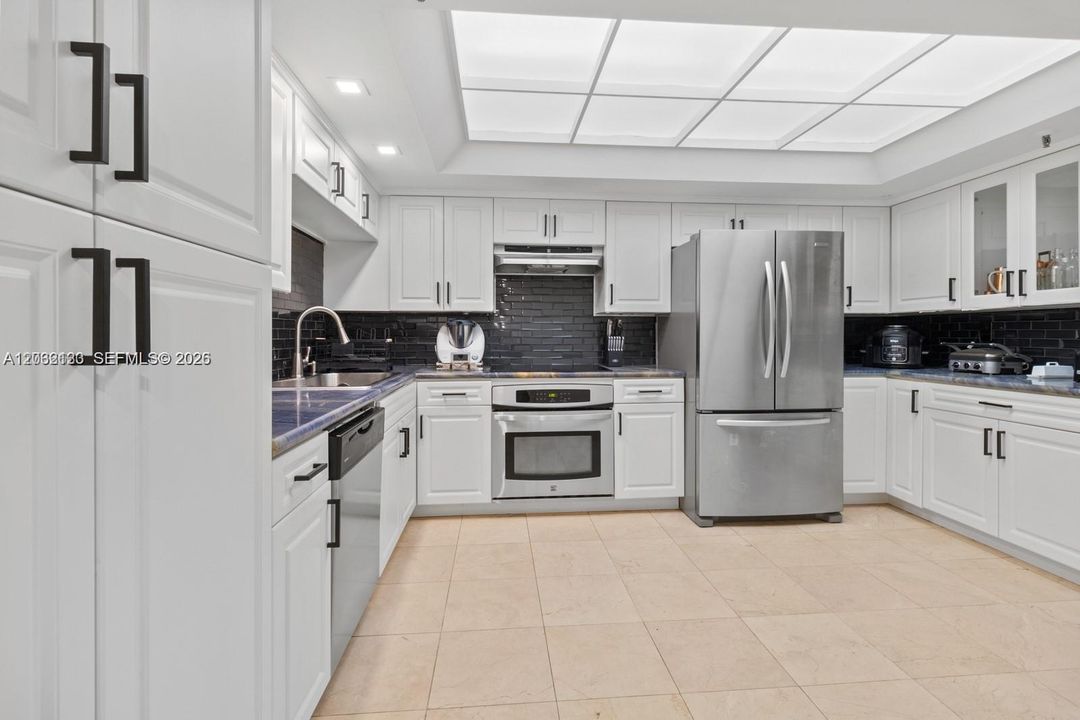 For Sale: $1,100,000 (2 beds, 2 baths, 1747 Square Feet)
