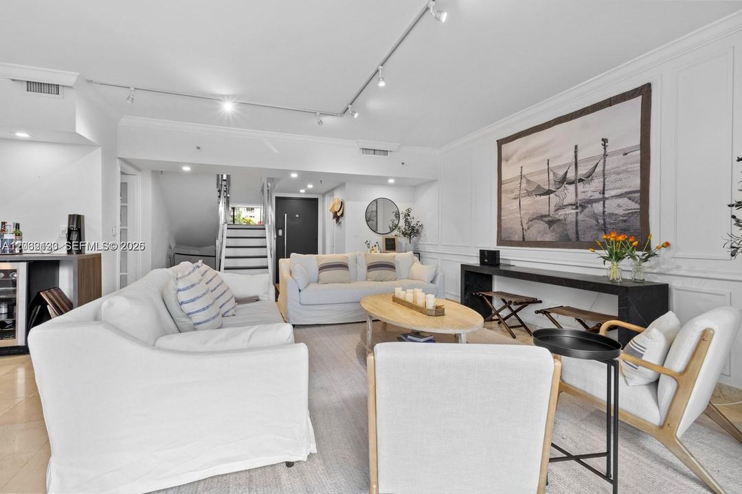 For Sale: $1,100,000 (2 beds, 2 baths, 1747 Square Feet)