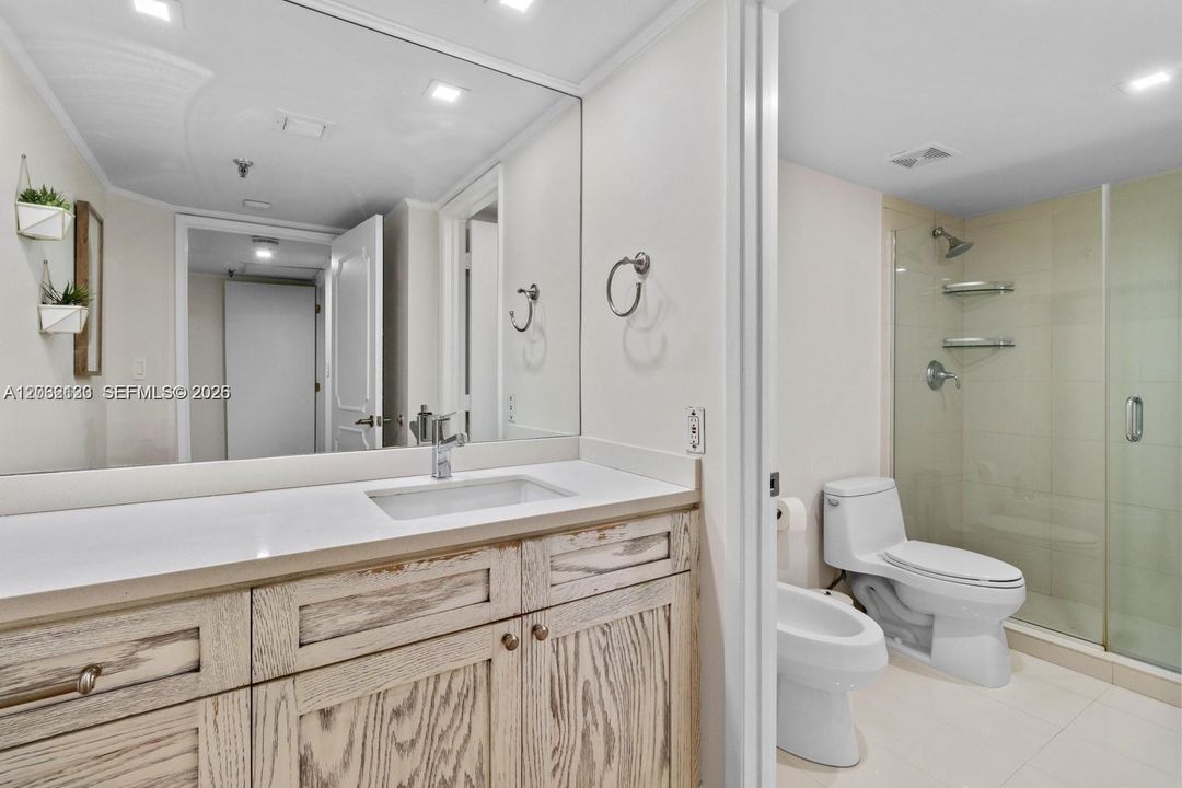 For Sale: $1,100,000 (2 beds, 2 baths, 1747 Square Feet)