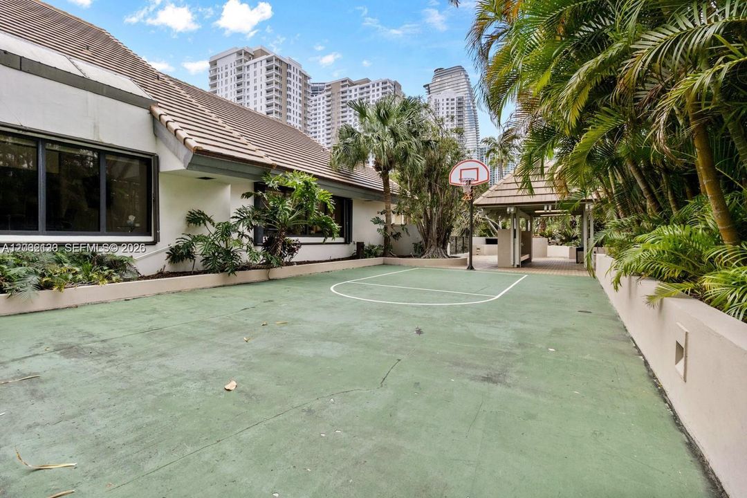For Sale: $1,100,000 (2 beds, 2 baths, 1747 Square Feet)