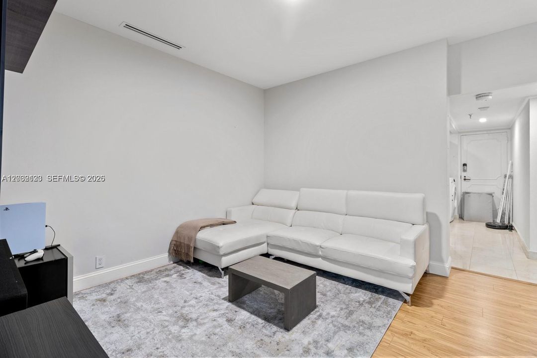 For Sale: $1,100,000 (2 beds, 2 baths, 1747 Square Feet)