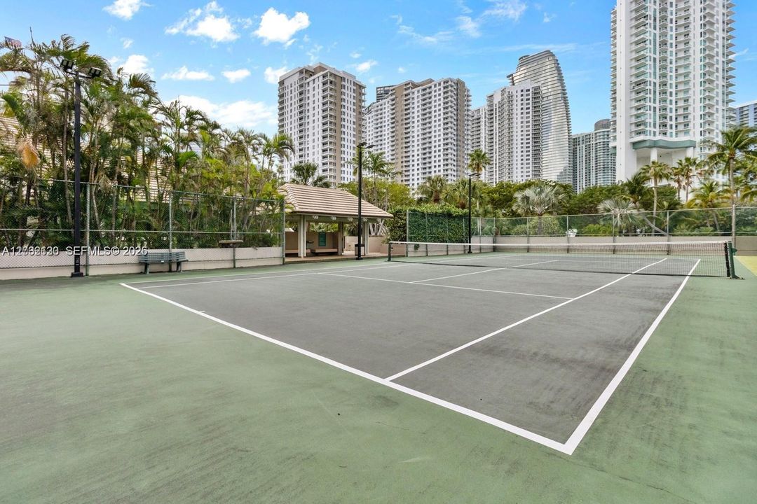 For Sale: $1,100,000 (2 beds, 2 baths, 1747 Square Feet)