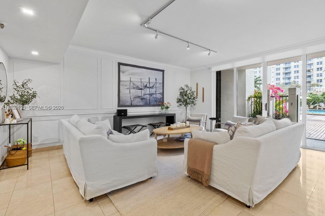 For Sale: $1,100,000 (2 beds, 2 baths, 1747 Square Feet)
