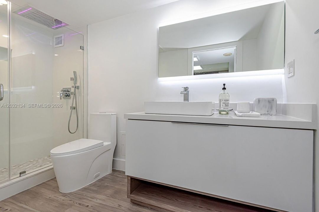 For Rent: $4,000 (0 beds, 1 baths, 660 Square Feet)
