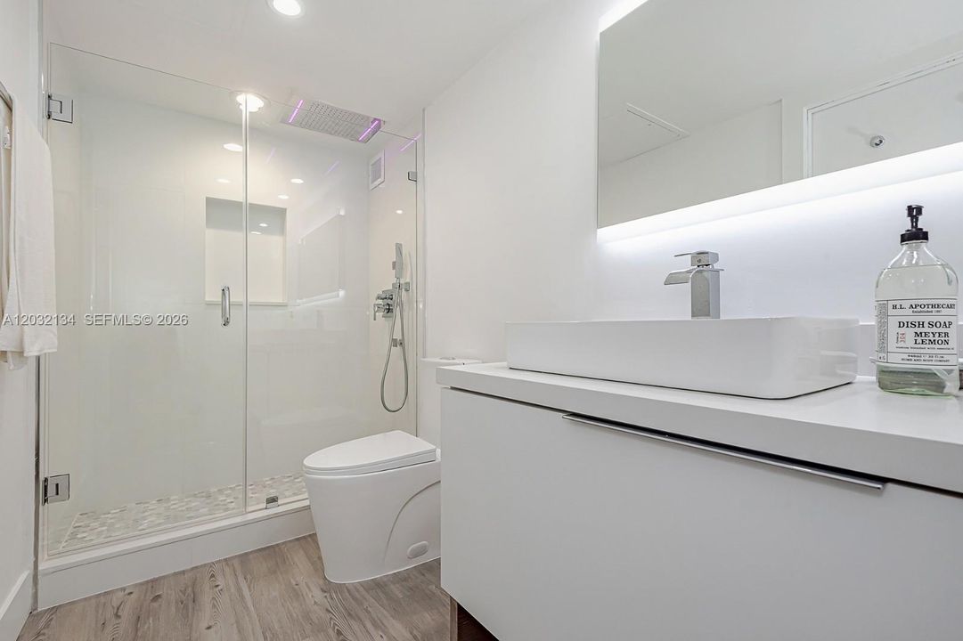 For Rent: $4,000 (0 beds, 1 baths, 660 Square Feet)