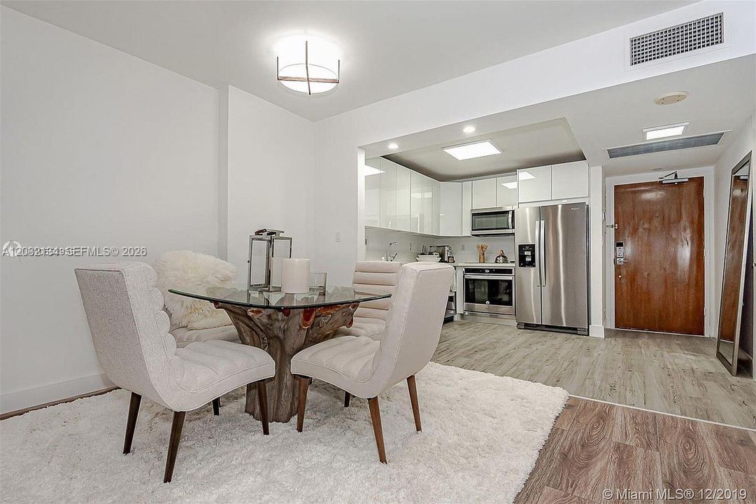 For Rent: $4,000 (0 beds, 1 baths, 660 Square Feet)