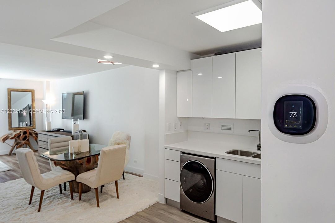 For Rent: $4,000 (0 beds, 1 baths, 660 Square Feet)