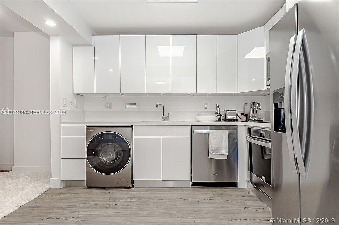 For Rent: $4,000 (0 beds, 1 baths, 660 Square Feet)