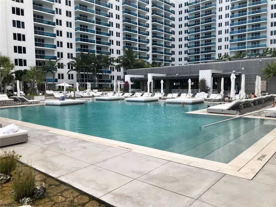 For Rent: $4,000 (0 beds, 1 baths, 660 Square Feet)