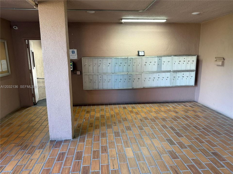 For Rent: $2,300 (2 beds, 2 baths, 920 Square Feet)
