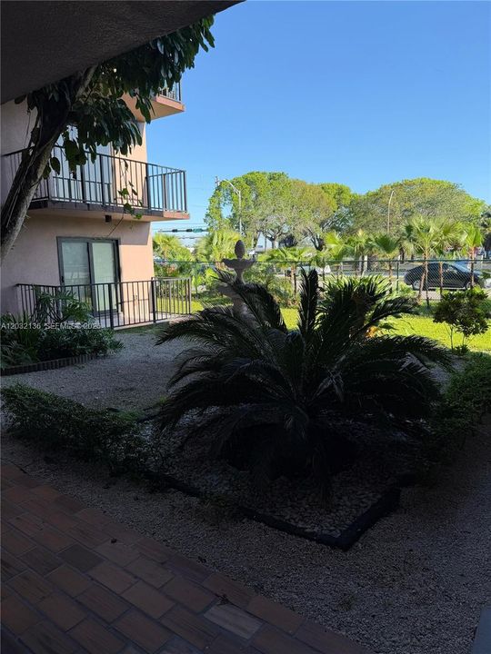 For Rent: $2,300 (2 beds, 2 baths, 920 Square Feet)