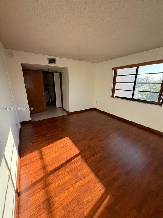 For Rent: $2,300 (2 beds, 2 baths, 920 Square Feet)