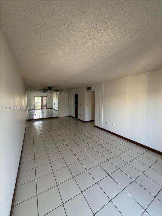 For Rent: $2,300 (2 beds, 2 baths, 920 Square Feet)
