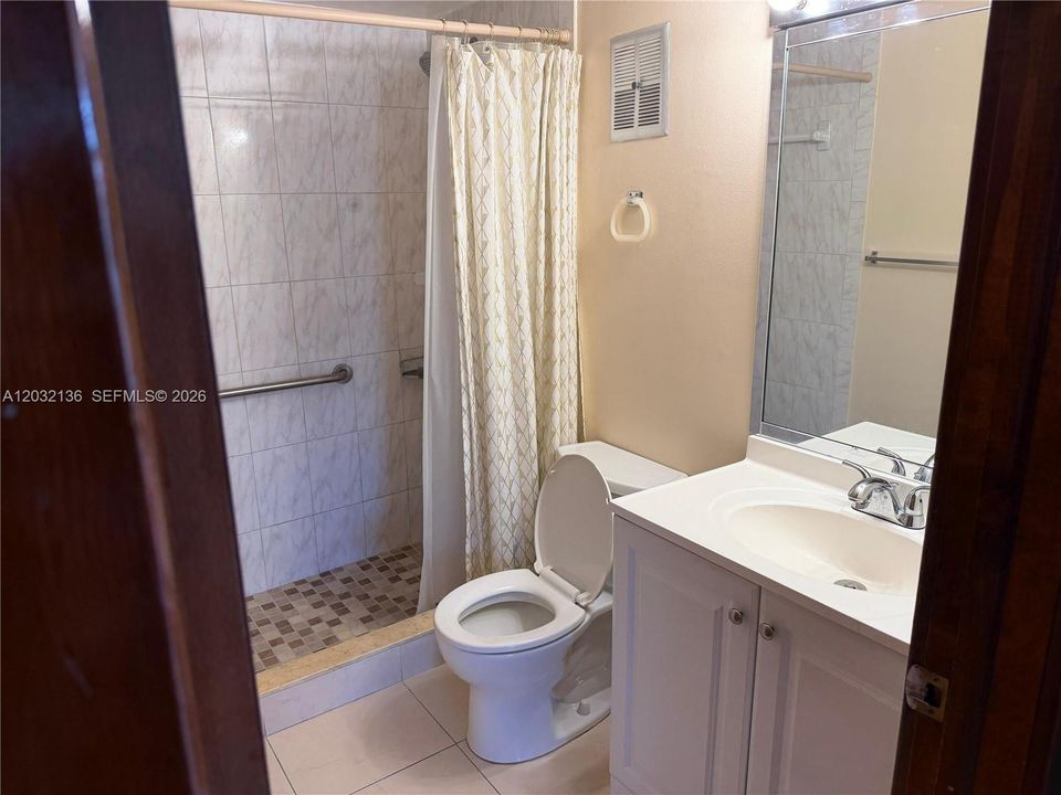 For Rent: $2,300 (2 beds, 2 baths, 920 Square Feet)
