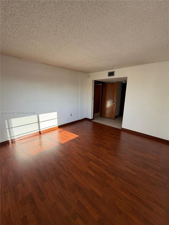 For Rent: $2,300 (2 beds, 2 baths, 920 Square Feet)