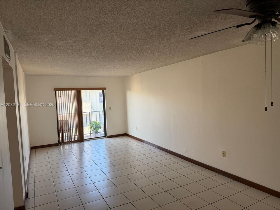For Rent: $2,300 (2 beds, 2 baths, 920 Square Feet)