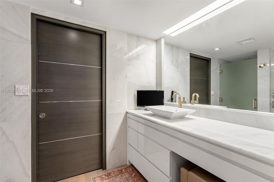 For Sale: $2,875,000 (3 beds, 3 baths, 3500 Square Feet)