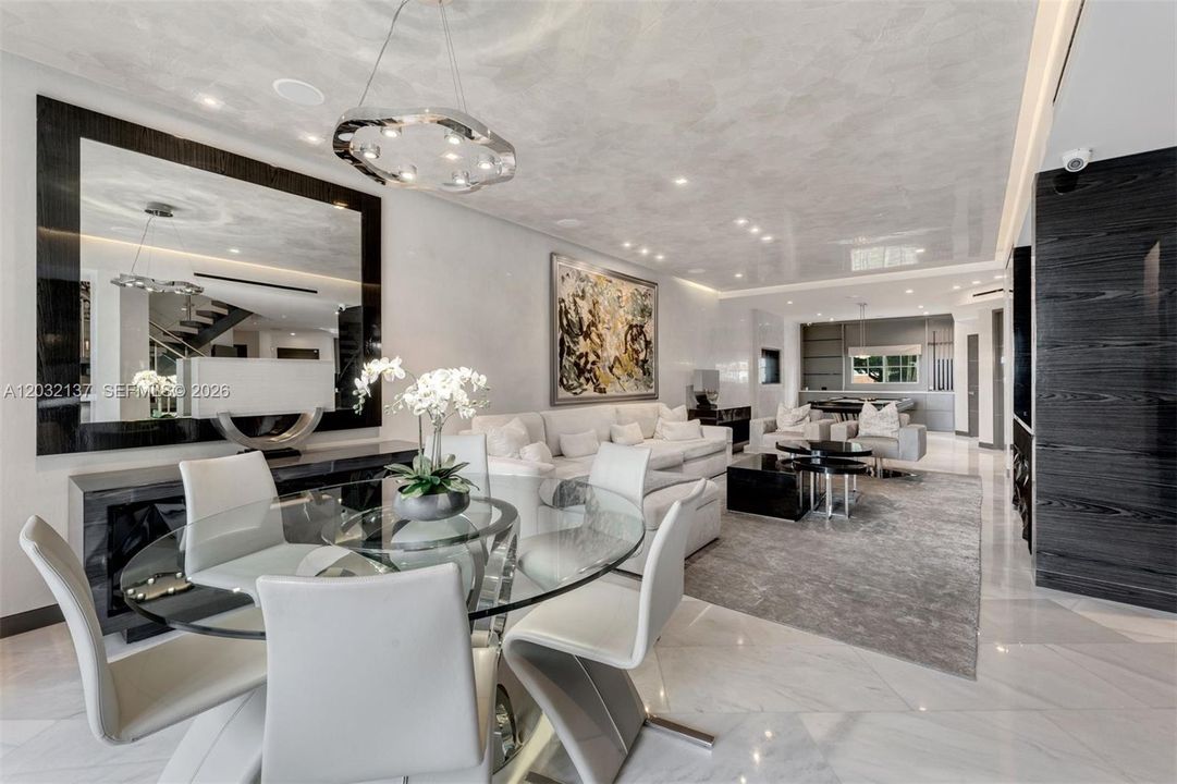 For Sale: $2,875,000 (3 beds, 3 baths, 3500 Square Feet)