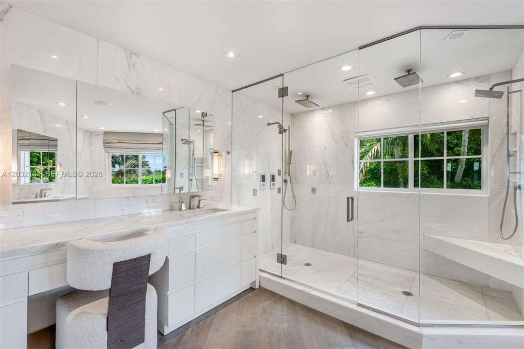 For Sale: $2,875,000 (3 beds, 3 baths, 3500 Square Feet)