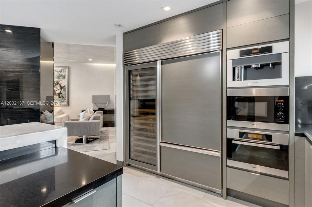 For Sale: $2,875,000 (3 beds, 3 baths, 3500 Square Feet)
