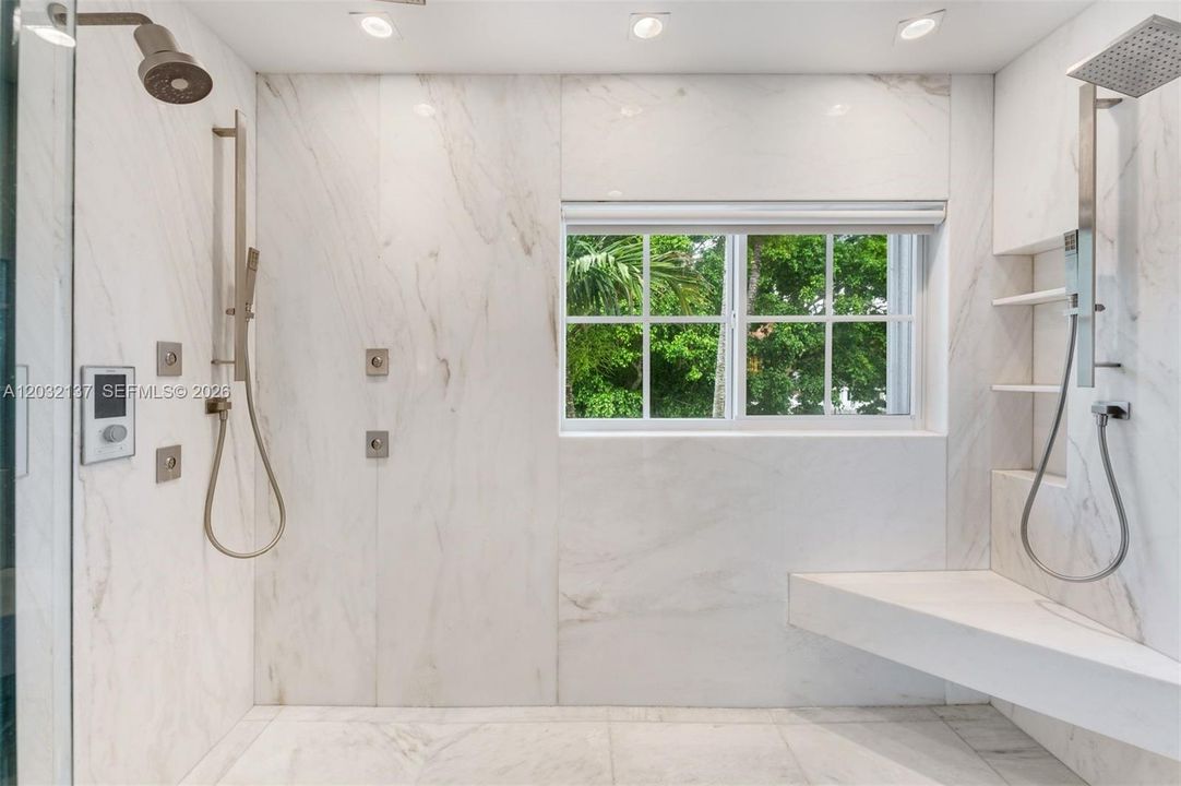 For Sale: $2,875,000 (3 beds, 3 baths, 3500 Square Feet)