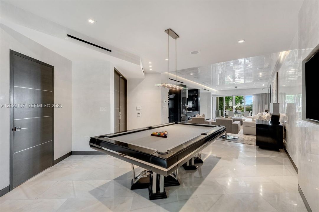For Sale: $2,875,000 (3 beds, 3 baths, 3500 Square Feet)