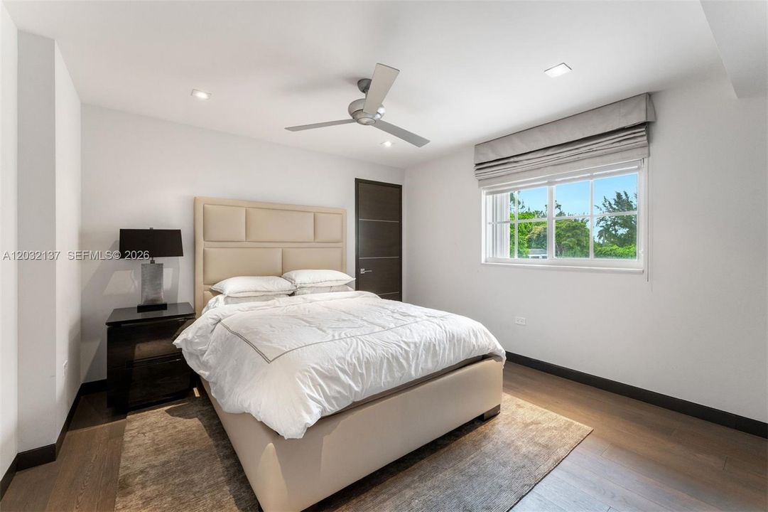 For Sale: $2,875,000 (3 beds, 3 baths, 3500 Square Feet)